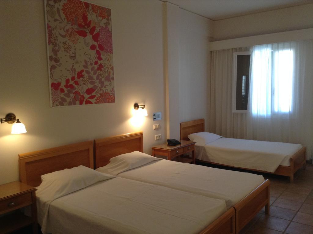 Rose Bay Hotel Kamári Zewnętrze zdjęcie