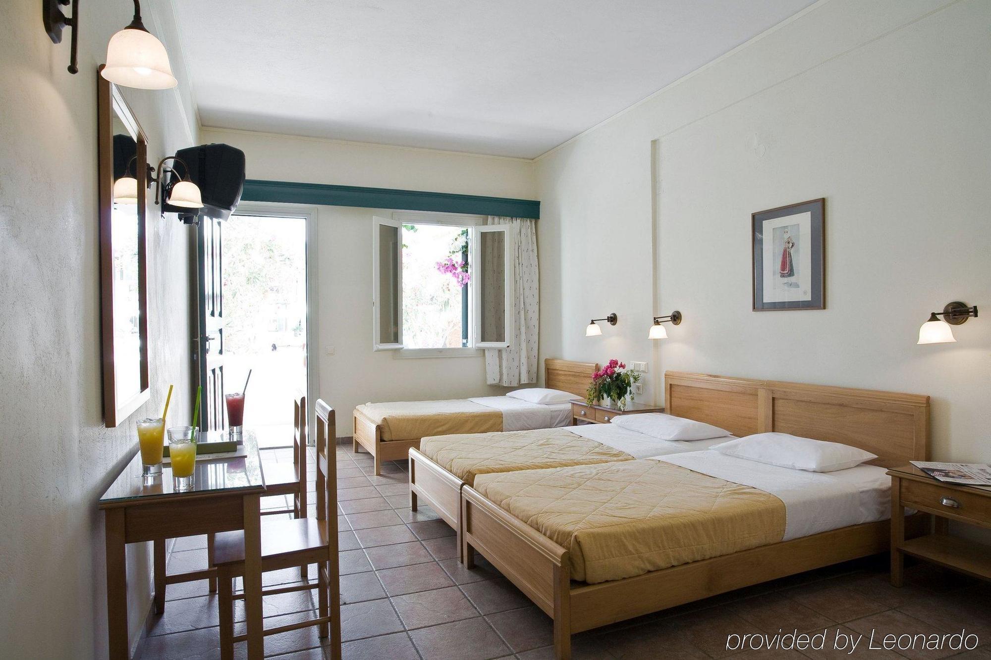 Rose Bay Hotel Kamári Pokój zdjęcie
